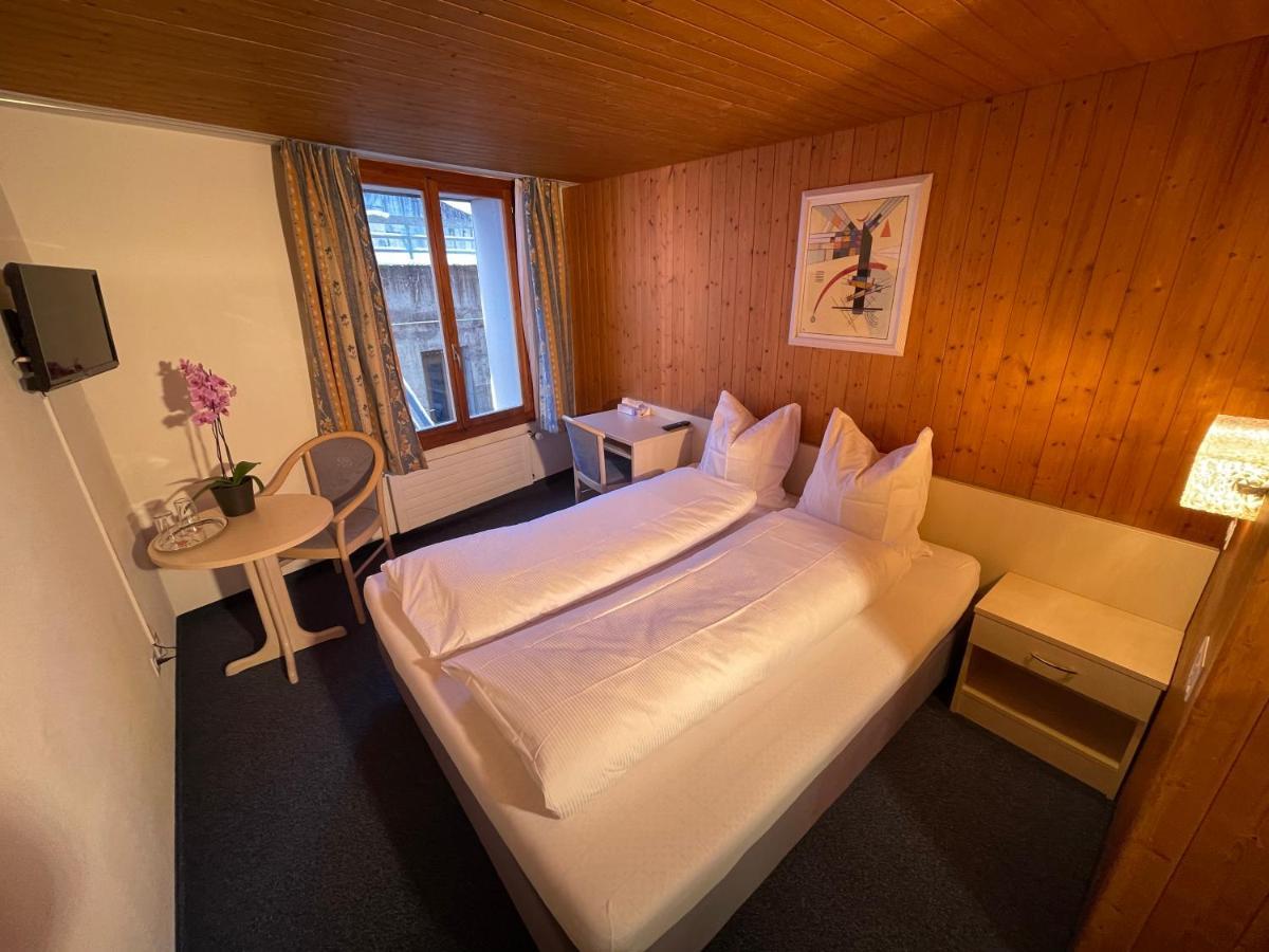 Dinh Hotel