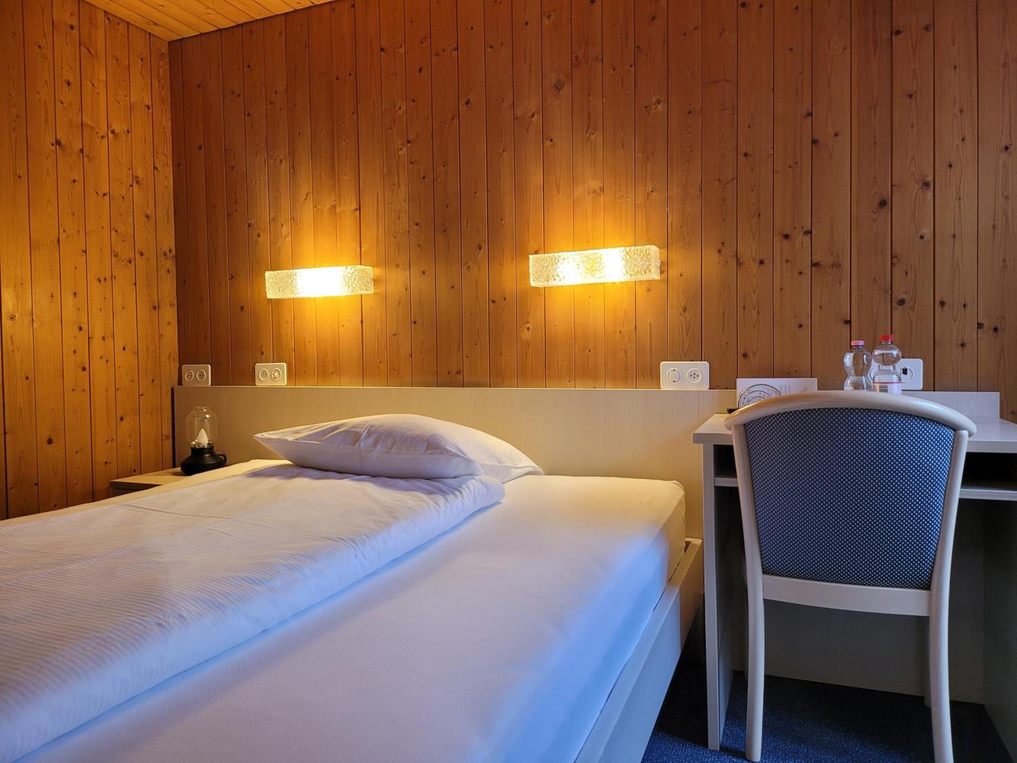 Dinh Hotel 2*